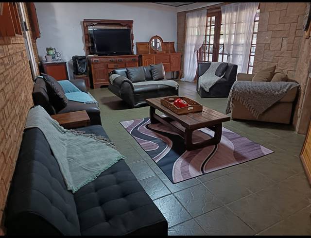 6 BEDROOM HOUSE FOR SALE IN CASHAN